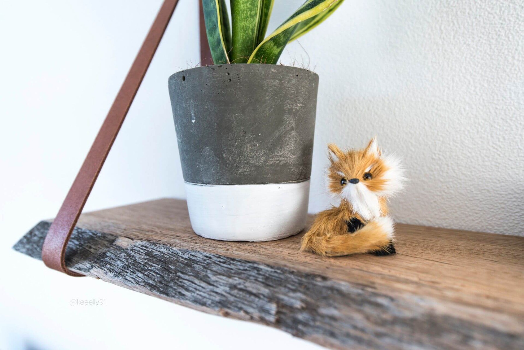 Leather shelf supports